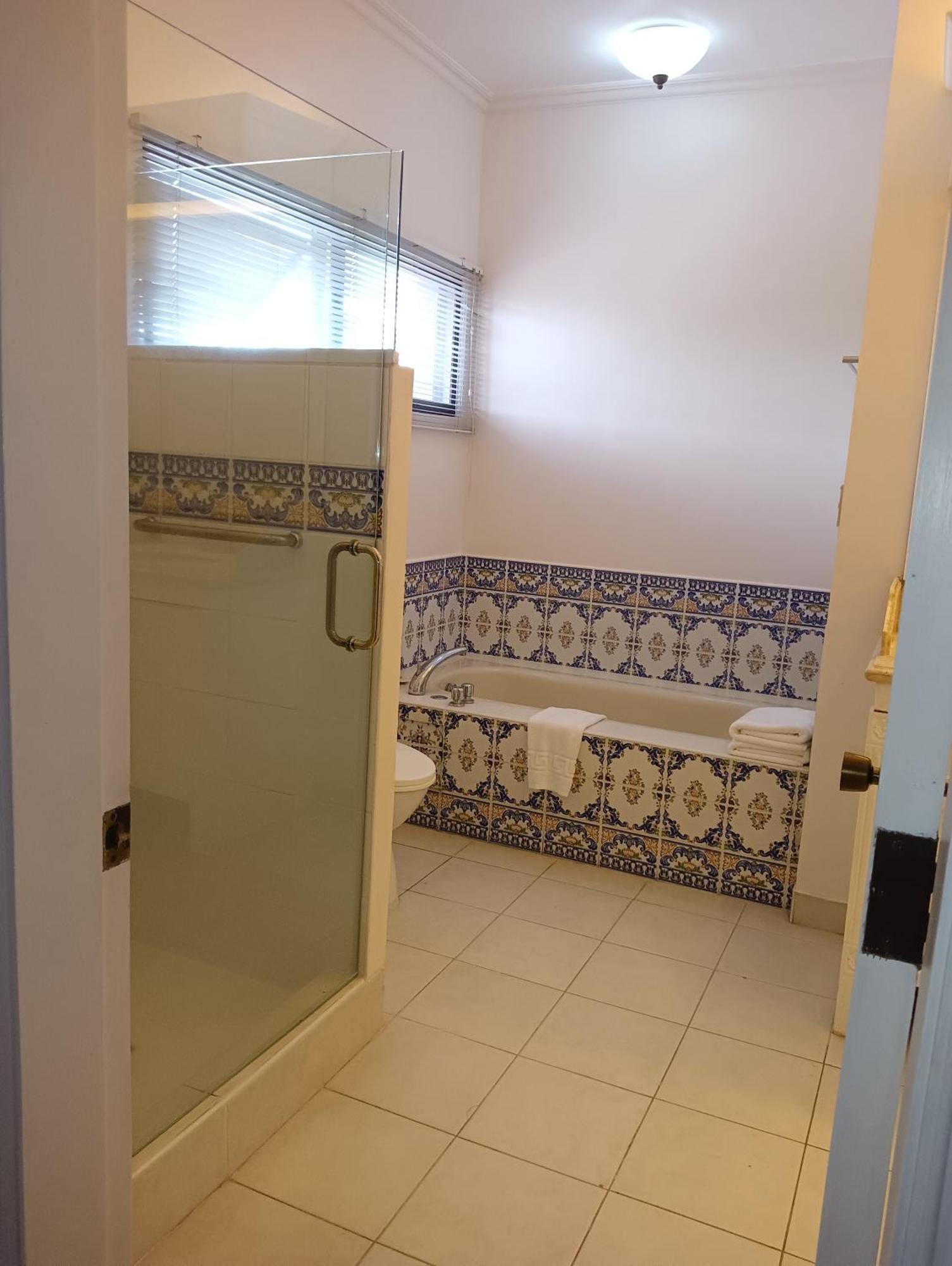 Sophia Suites Residence Hotel Cebu Екстер'єр фото