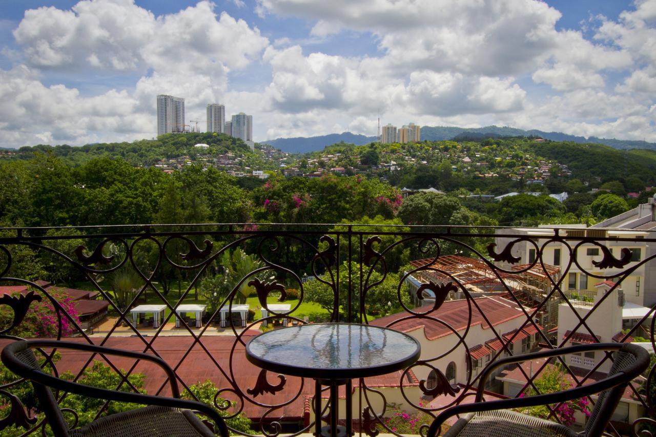 Sophia Suites Residence Hotel Cebu Екстер'єр фото