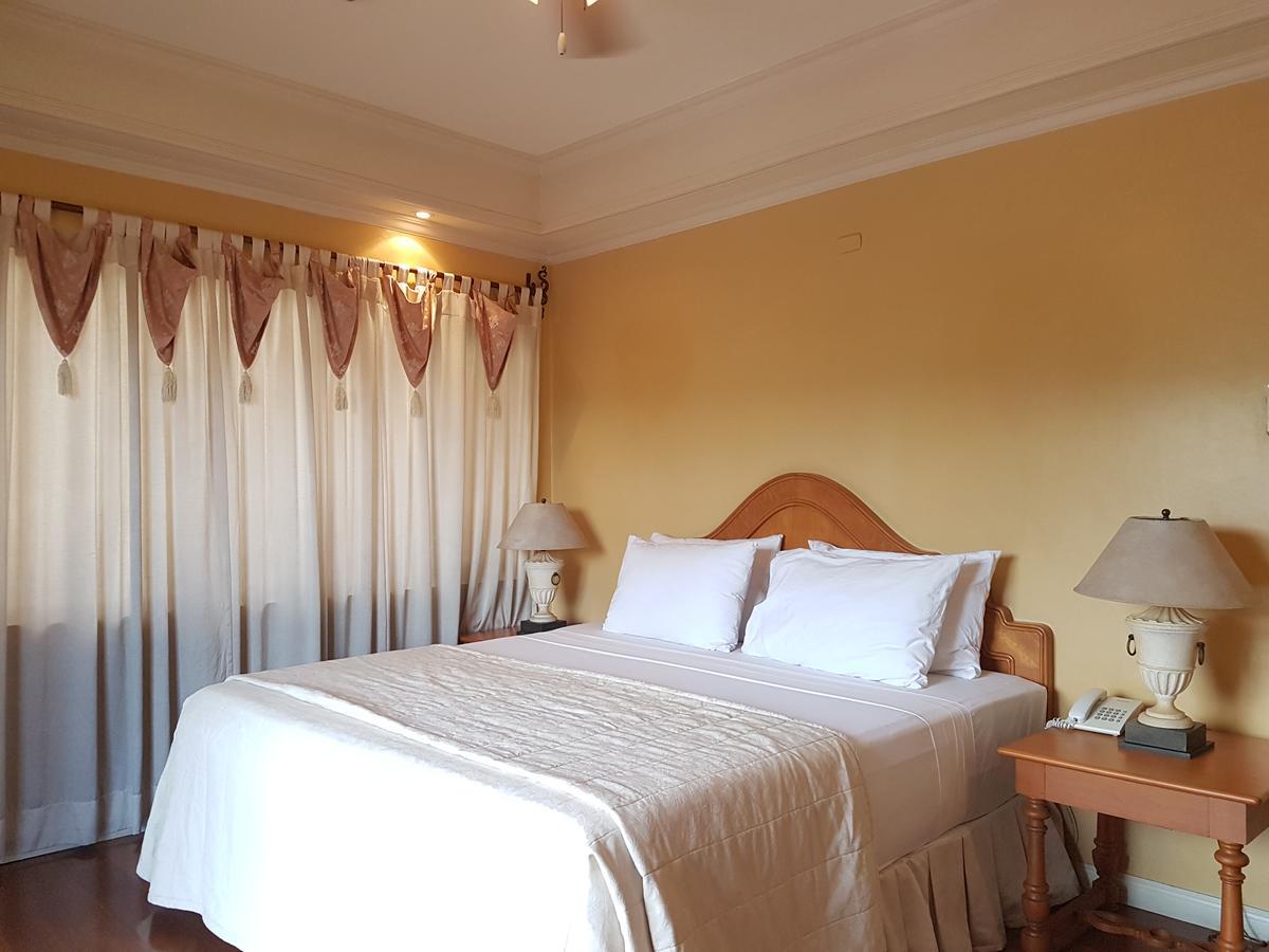 Sophia Suites Residence Hotel Cebu Екстер'єр фото