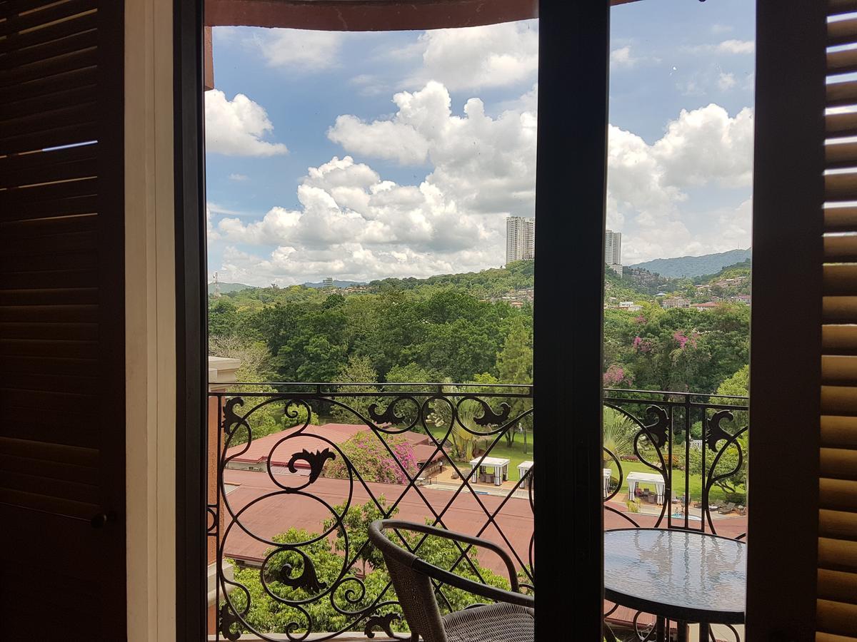 Sophia Suites Residence Hotel Cebu Екстер'єр фото